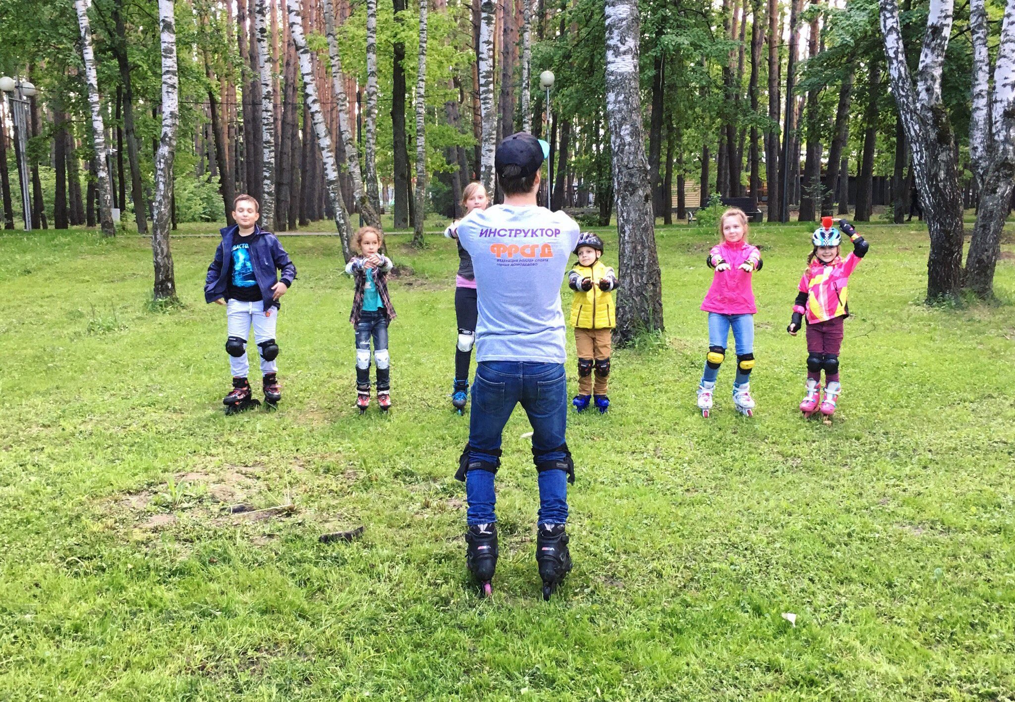 В ПКиО «Ёлочки» состоялся открытый урок по базовым навыкам катания на роликовых коньках для детей